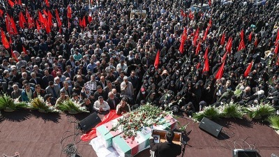 تشييع ضابطين من الحرس الثوري قتلا في سوريا خلال الغارات الإسرائيلية على دمشق، طهران، 4 نيسان/أبريل 2023 (تسنيم)