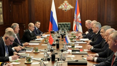 اللقاء الثنائي بين وزراء دفاع روسيا وتركيا في موسكو 