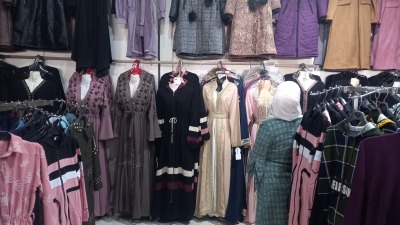 محل لبيع الألبسة في مدينة درعا ـ خاص