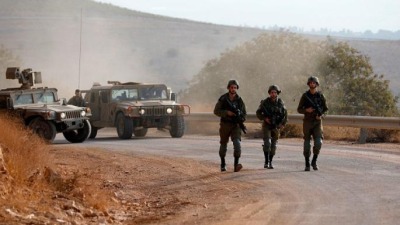 عناصر من جيش الاحتلال الإسرائيلي قرب الحدود اللبنانية (AFP)
