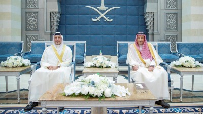 وزير الخارجية الكويتي عبد الله الجابر الصباح (يسار) ونائب وزير الخارجية السعودي وليد الخريجي، الرياض 14 نيسان 2023 (واس) 