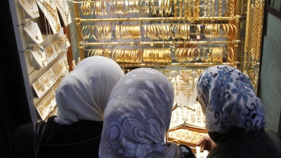 واجهة أحد محل الذهب في العاصمة السورية دمشق - رويترز