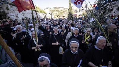 آلاف المسيحيين يحتفلون بـ "أحد الشعانين" في القدس الشرقية المحتلة، 43 نيسان/أبريل 2023 (الأناضول)