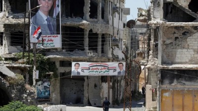 مبان مدمرة في مدينة حمص (رويترز)