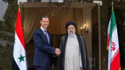 بشار الأسد يلتقي الرئيس الإيراني إبراهيم رئيسي في طهران - 8 أيار 2022 (قناة العالم)