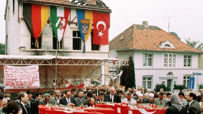 جنازة عائلة غنتش التي قتلت بهجوم عنصري في ألمانيا عام 1993