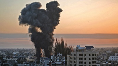 صورة أرشيفية لقصف إسرائيلي سابق على قطاع غزة - AFP