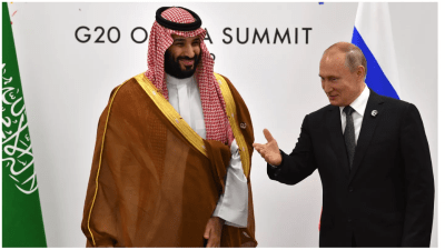 ولي العهد السعودي محمد بن سلمان إلى جانب الرئيس الروسي فلاديمير بوتين