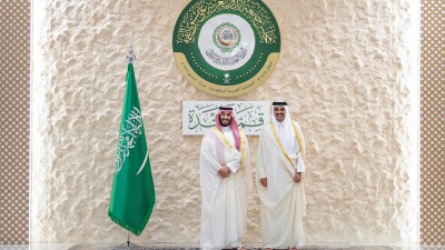 أمير قطر يغادر القمة العربية قبل بدء كلمة بشار الأسد 
