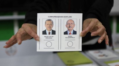 لحظة إعلان الفائز بالانتخابات.. ما مستقبل الليرة التركية؟
