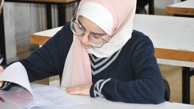 صورة تعبيرية لطالبة تجري امتحان في جامعة دمشق - شباط 2022 (جامعة دمشق)