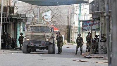 قوات الاحتلال الإسرائيلي تطلق النار على متظاهرين فلسطينيين في مدينة الخليل - AFP