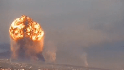 لقطة من فيديو انفجار مستودع الذخيرة في خملنيتسكي غربي أوكرانيا، 13 أيار 2023 (تويتر)