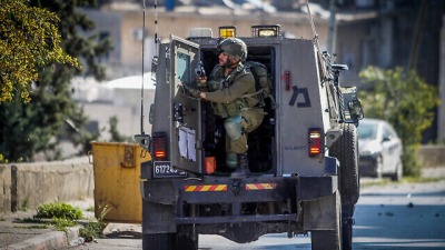 قوات إسرائيلية خلال مداهمة في مدينة نابلس بالضفة الغربية المحتلة، 3 نيسان/أبريل 2023 (أرشيفية -Flash90)