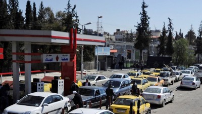 أزمة محروقات جديدة تلوح في دمشق وتوقعات برفع أسعار المشتقات النفطية