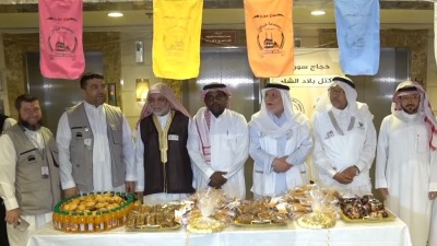 سعوديون يستقبلون الحجاج السوريين بحفاوة في مكة المكرمة