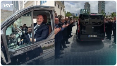 وزير الصناعة السابق يغادر مبنى الوزارة بسيارته الخاصة