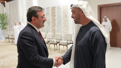 محمد بن زايد يستقبل نائب رئيس الجمهورية التركية جودت يلماز في أبو ظبي (الأناضول)