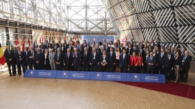 صورة جماعية للمشاركين في اجتماع "دعم مستقبل سوريا والمنطقة" بالعاصمة البلجيكية بروكسل - ا 15 حزيران 2023 AP))