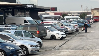 سوق لبيع السيارات المستعملة في تركيا (وسائل إعلام تركية)