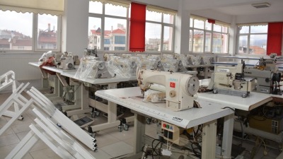 ورشة تصنيع ملابس في تركيا