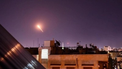 على غير عادتها.. إسرائيل تعلن أنها قصفت أهدافاً إيرانية في دمشق الليلة الماضية