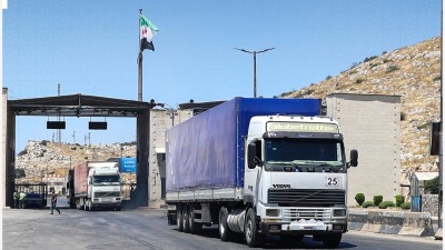 شاحنات تحمل مساعدات أممية تدخل شمال غربي سوريا عبر تركيا – 10 تموز 2023 (معبر باب الهوى)