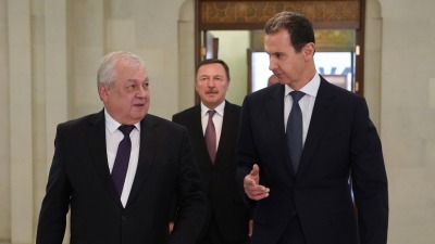 بشار الأسد ومبعوث الرئيس الروسي الخاص إلى سوريا ألكسندر لافرنتييف – "رئاسة الجمه