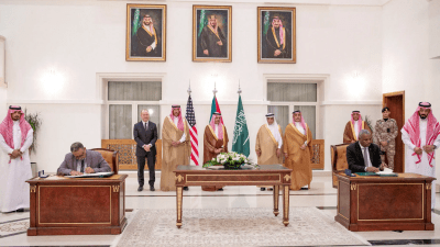 التوقيع على اتفاق وقف إطلاق النار في جدة – 21 أيار 2023 (رويترز)