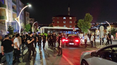 قوات الأمن التركية تفرق مظاهرة مطالبة بترحيل السوريين في مدينة ديلوفاسي التابعة لولاية كوجالي (وسائل إعلام تركية)