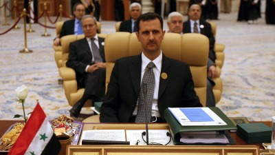 بشار الأسد بصحبة الوفد السوري لقمة الرياض عام 2007