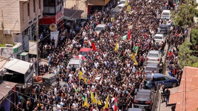 آلاف الفلسطينيين يشيعون جثامين ضحايا مخيم جنين | صور