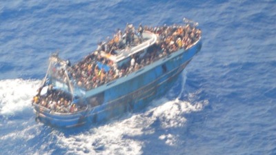 خفر السواحل اليوناني ضعط على الناجين من أجل اتهام 9 مصريين بتهريب المهاجرين