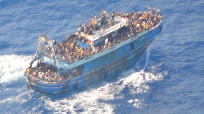 غرق مركب المهاجرين أمام سواحل اليونان