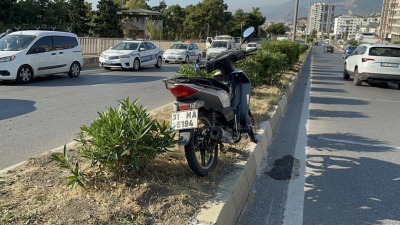 الدراجة النارية التي كان يستقلها اللاجئين السوريين (وسائل إعلام تركية)