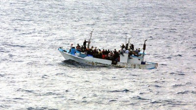صورة من الأرشيف لمركب يحمل مهاجرين غير شرعيين - المصدر: Cyprus Mail