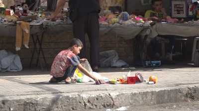 خبير اقتصادي: 99 بالمئة من السوريين في فقر مدقع ولو فتح باب السفر لغادروا البلاد