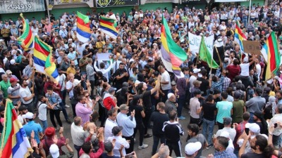 المتظاهرون في ساحة "السير/ الكرامة" وسط مدينة السويداء - 28 آب 2023 (السويداء 24)