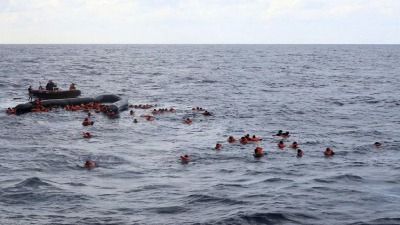 تونس: انتشال جثتين وإنقاذ 13 مهاجرا بعد غرق مركبهم في مياه المتوسط