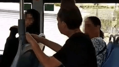 إمرأة تركية تهاجم أخرى بسبب ارتدائها النقاب داخل حافلة نقل عام (DHA)