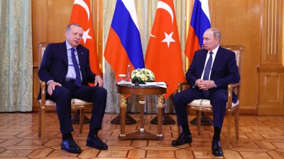 الرئيس التركي رجب طيب أردوغان خلال اجتماع مع فلاديمير بوتين في سوتشي (رويترز)
