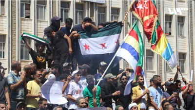 تضامن سوري من الجنوب إلى الشمال.. ساحات الحرية تغص بالمتظاهرين