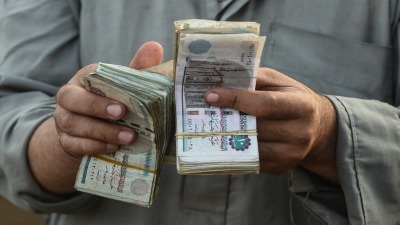 أوراق نقدية من فئة المئة جنيه مصري