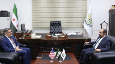 جانب من لقاء رئيس الحكومة المؤقتة مع مسؤول في الخارجية الأميركية بولاية غازي عنتاب