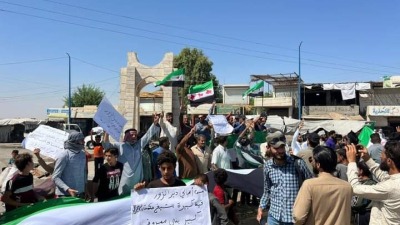 مظاهرة غربي دير الزور دعماً للحراك الثوري جنوبي سوريا