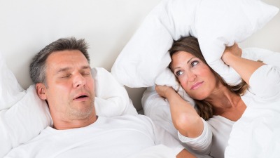 الشخير خلال النوم.. هل هو علامة على مشاكل صحية خطيرة؟