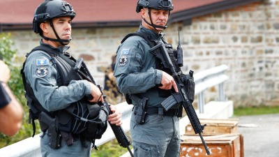 عناصر من شرطة كوسوفو بعد عملية إطلاق النار ـ رويترز