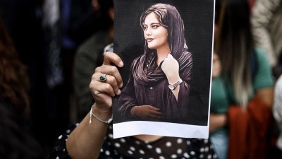 إيران تشدد الإجراءات الأمنية في عدة مدن في ذكرى وفاة مهسا أميني