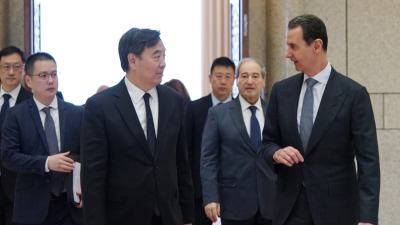 بشار الأسد والمبعوث الصيني للشرق الأوسط تشاي جون في دمشق - 29 نيسان 2023 (صحيفة الوطن)