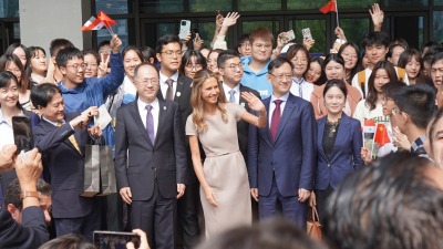 أسماء الأسد خلال زيارة الصين 